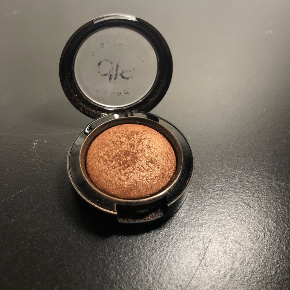 Baked highlighter